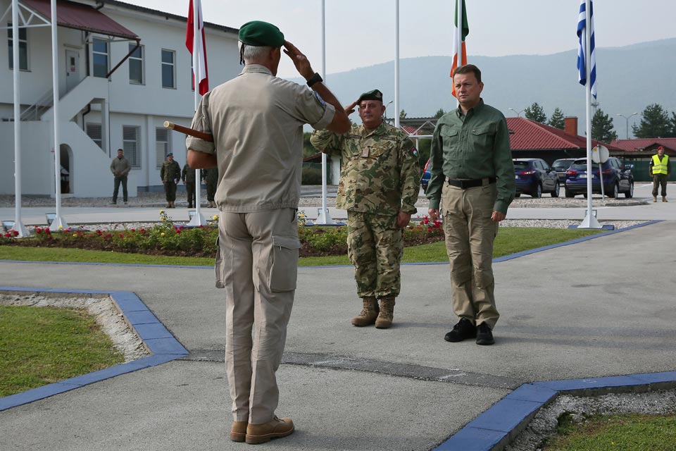 Minister Błaszczak and Brigadier General Horvath take the salute