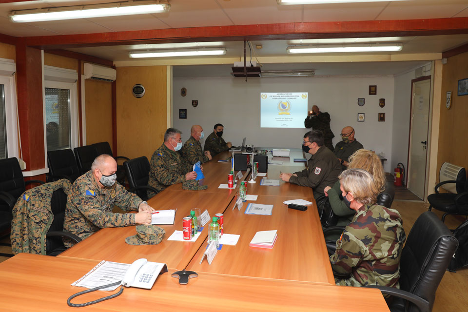 COMEUFOR visits Commander of Operations Command AFBiH