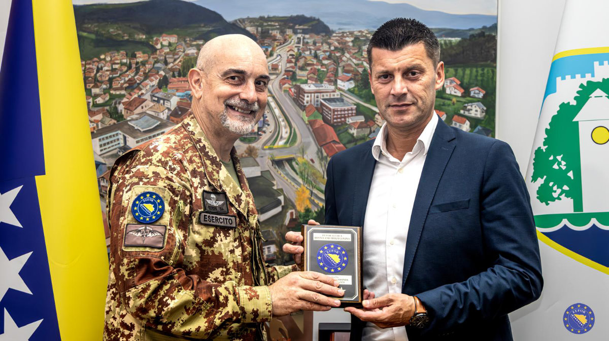 Local Talks, Lasting Peace: EUFOR COM meets Mayors of Gračanica and Gradačac