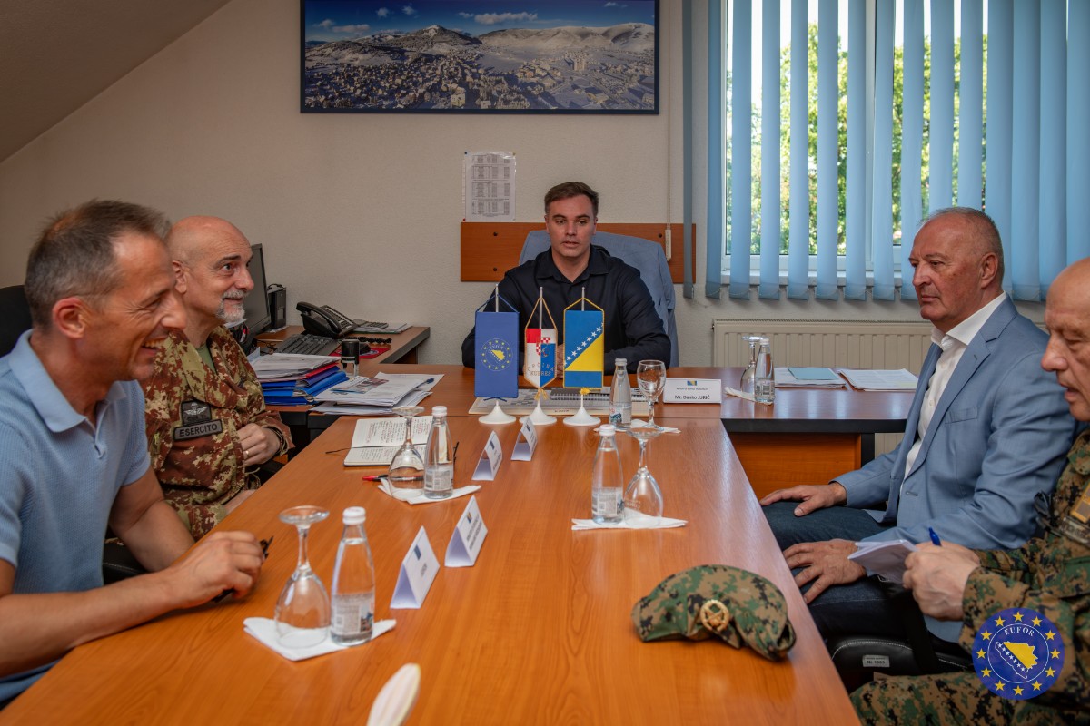 Zapovjednik EUFOR-a u društvu ministra obrane Bosne i Hercegovine posjetio općinske lidere u Kupresu 