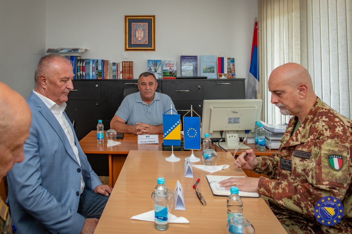 EUFOR Commander Visits Municipal Leaders in Kupres Together with the Minister of Defence of Bosnia and Herzegovina