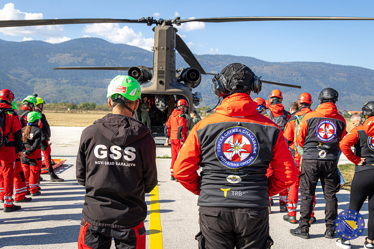 Za situacije kad je svaka sekunda važna - gorska služba spasavanja obučava se s avijacijom EUFOR-a